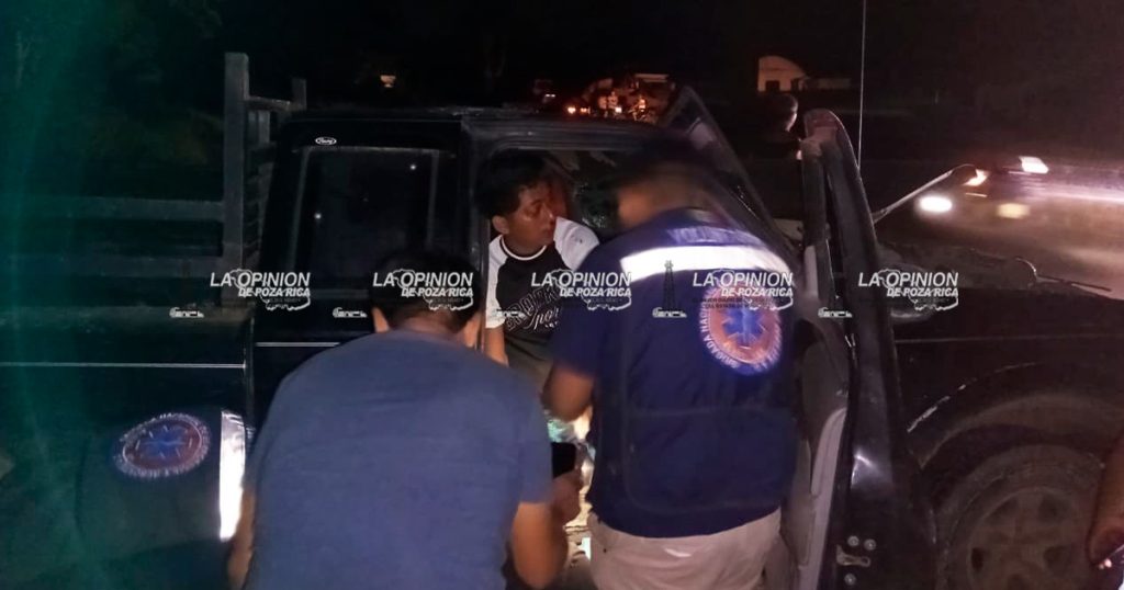 ¡Choque de camionetas y aparatosa volcadura! ¡Choque de camionetas y aparatosa volcadura!