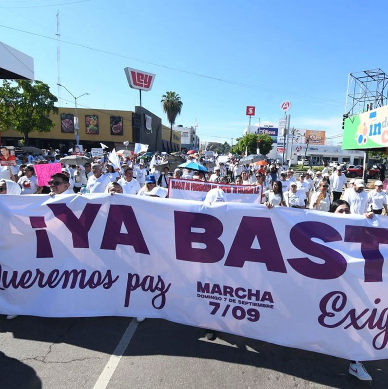 Miles marchan en Culiacán y piden la destitución del gobernador