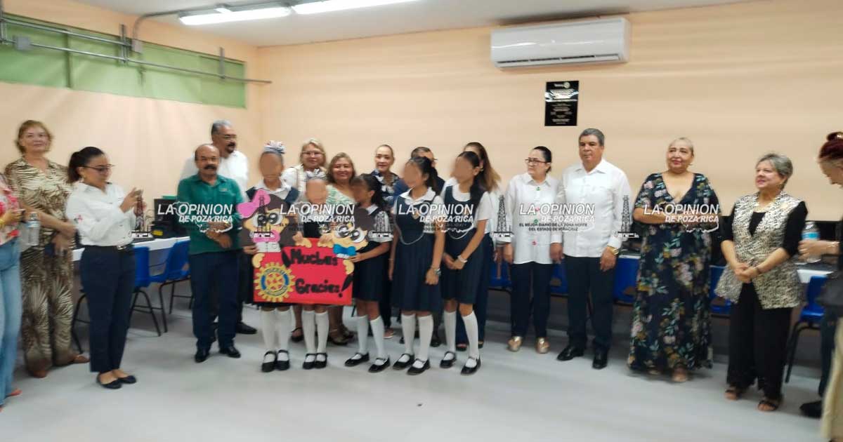 Dota Club Rotario Poza Rica equipo de cómputo a la primaria María Enriqueta Dota Club Rotario Poza Rica equipo de cómputo a la primaria María Enriqueta