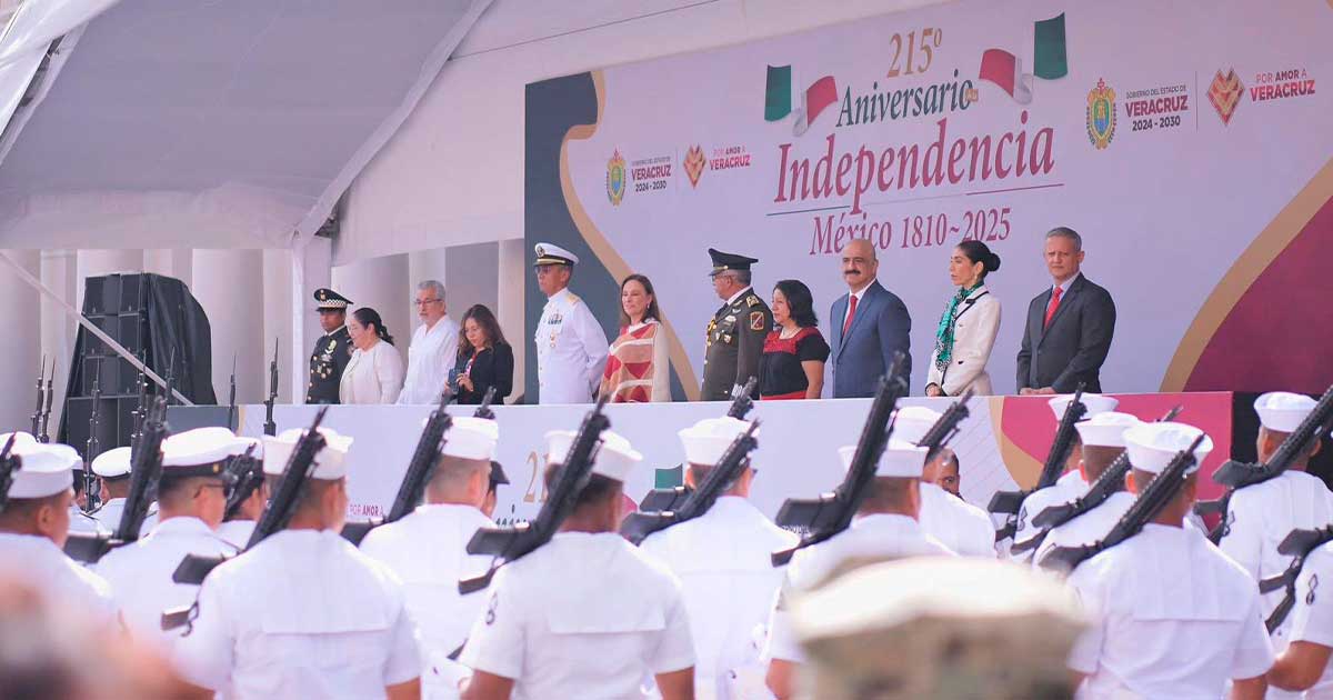 Desfilan por 215 años del inicio de la Independencia Desfilan por 215 años del inicio de la Independencia