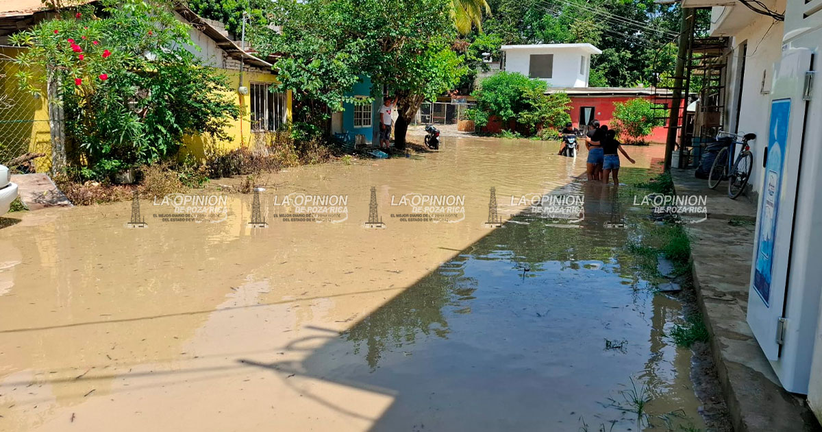 Se desborda arroyo Estero del Ídolo