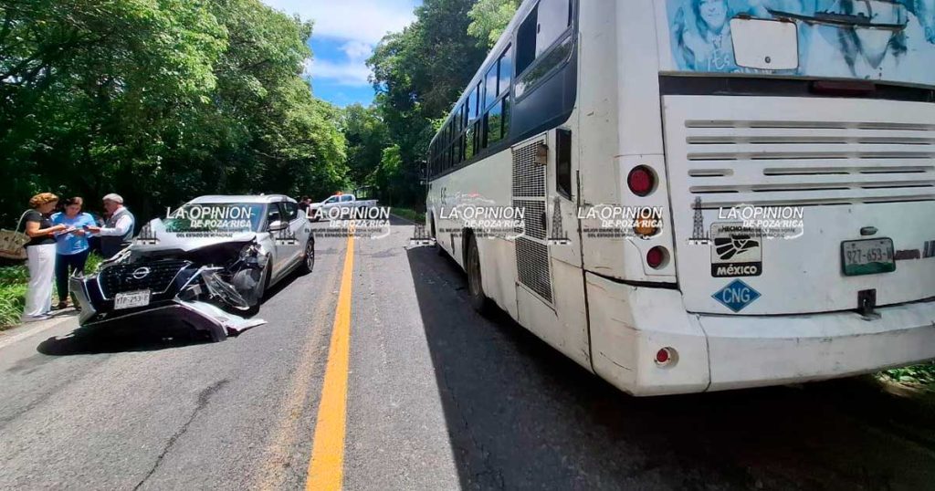 Carambola bloquea la carretera Papantla-Poza Rica Carambola bloquea la carretera Papantla-Poza Rica