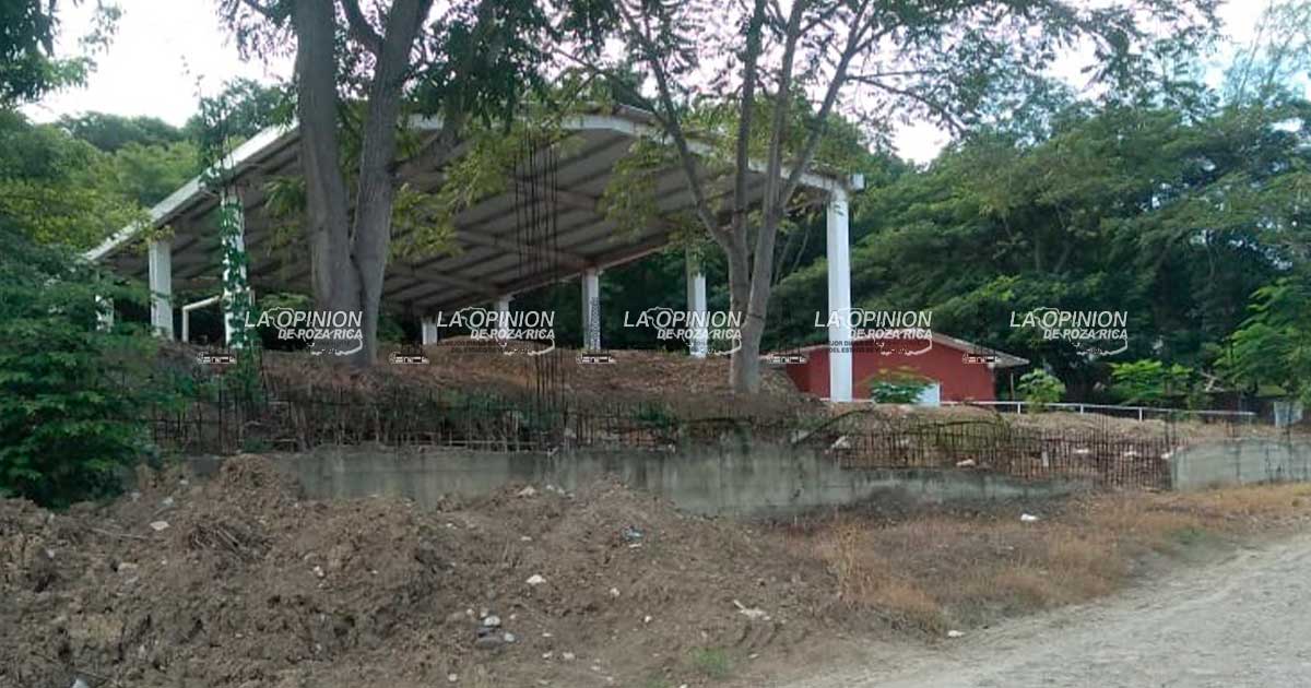 Sin escrituras, sin barda y para colmo roban en una primaria Sin escrituras, sin barda y para colmo roban en una primaria