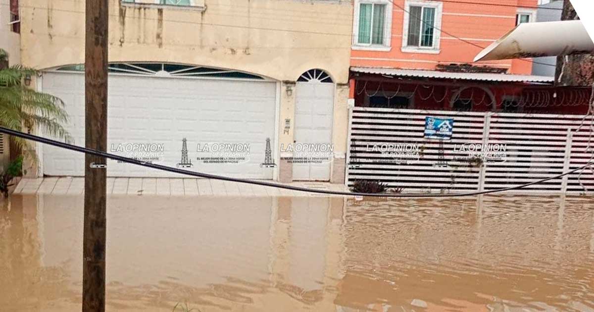 Familias del fraccionamiento Tajín, sufren anegaciones