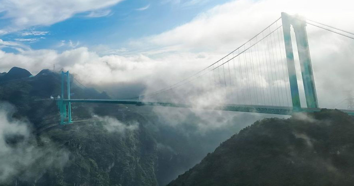 China inaugura el puente más alto del mundo