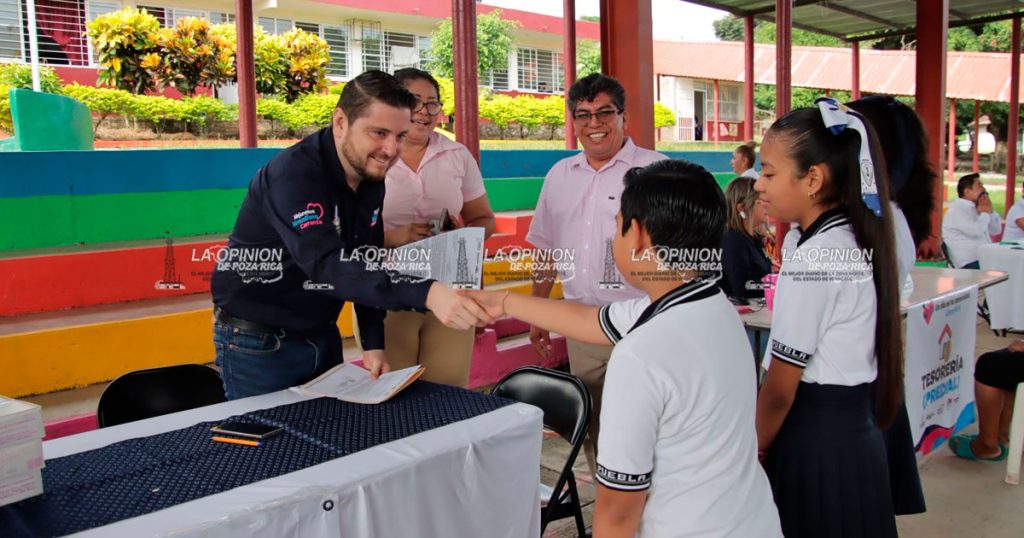 Alcalde Marco Valencia anuncia proyecto de agua potable en Villa Lázaro Cárdenas y Agua Fría Alcalde Marco Valencia anuncia proyecto de agua potable en Villa Lázaro Cárdenas y Agua Fría