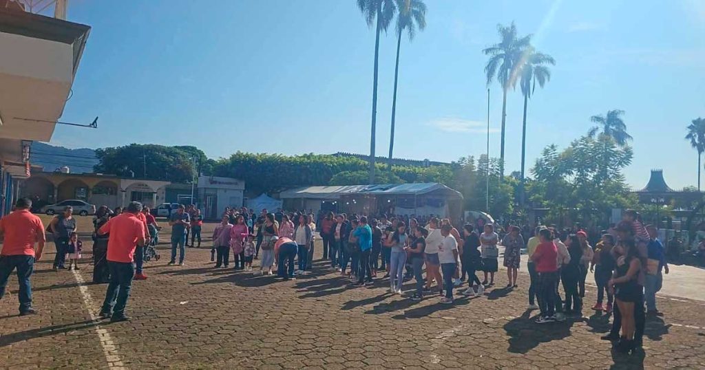 En Ixhuatlán del Café, Ayuntamiento se quedó con casi medio millón de pesos de programa federal En Ixhuatlán del Café, Ayuntamiento se quedó con casi medio millón de pesos de programa federal