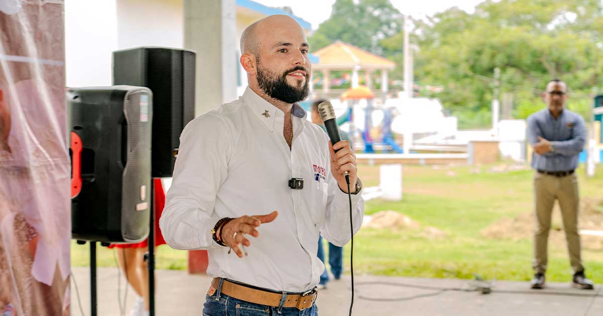 Jorge Alanís entrega apoyo