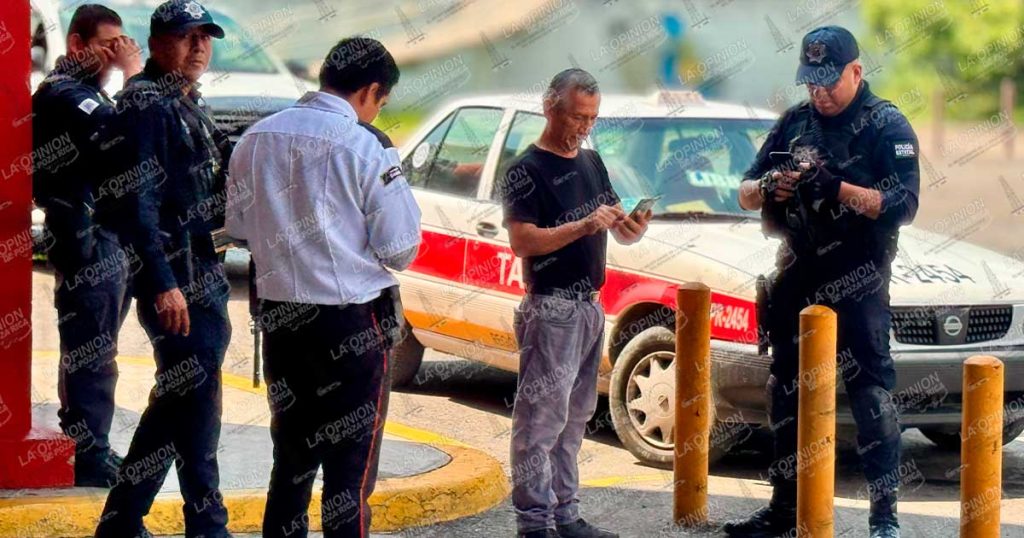 Roban otra camioneta del estacionamiento de Soriana Híper Roban otra camioneta del estacionamiento de Soriana Híper