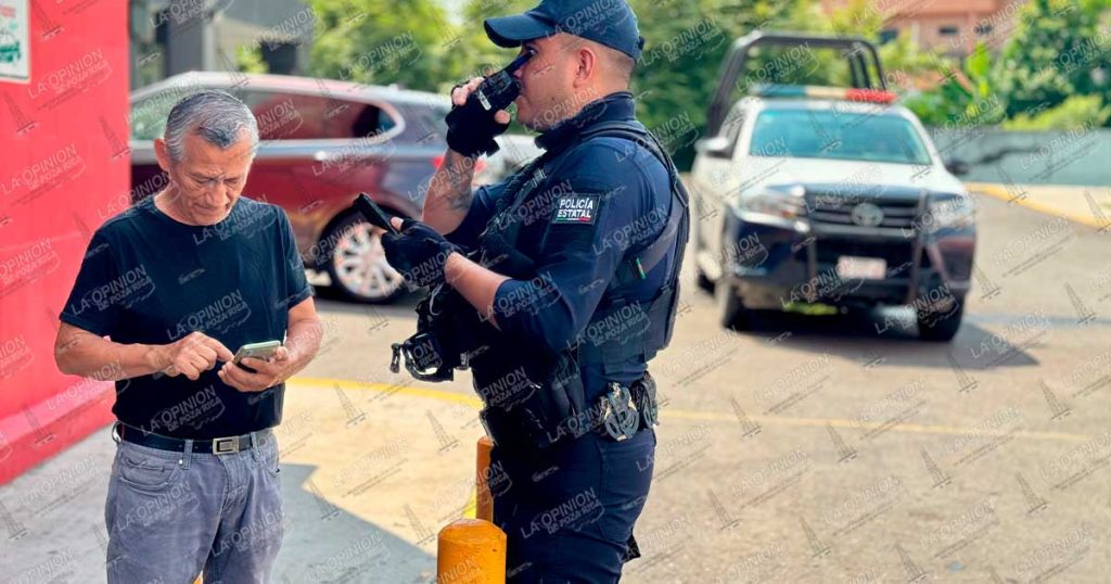 Roban otra camioneta del estacionamiento de Soriana Híper Roban otra camioneta del estacionamiento de Soriana Híper