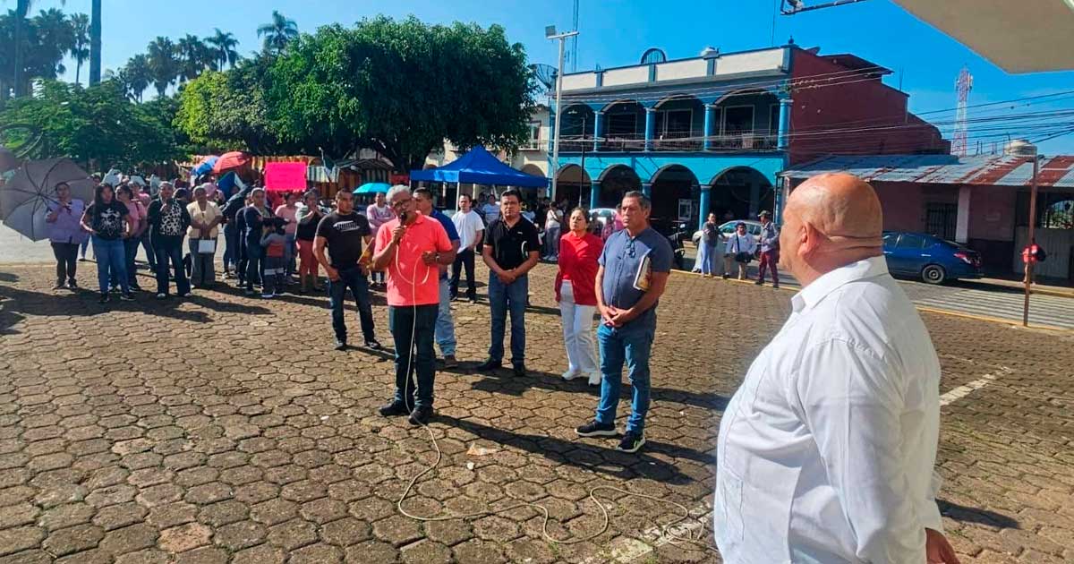 En Ixhuatlán del Café, Ayuntamiento se quedó con casi medio millón de pesos de programa federal En Ixhuatlán del Café, Ayuntamiento se quedó con casi medio millón de pesos de programa federal