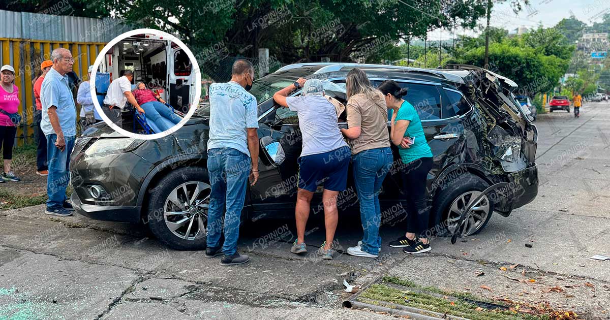 Volcó y de milagro salió ilesa Volcó y de milagro salió ilesa