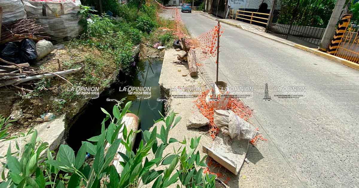 Obra inconclusa de CAEV pone en riesgo a automovilistas Obra inconclusa de CAEV pone en riesgo a automovilistas