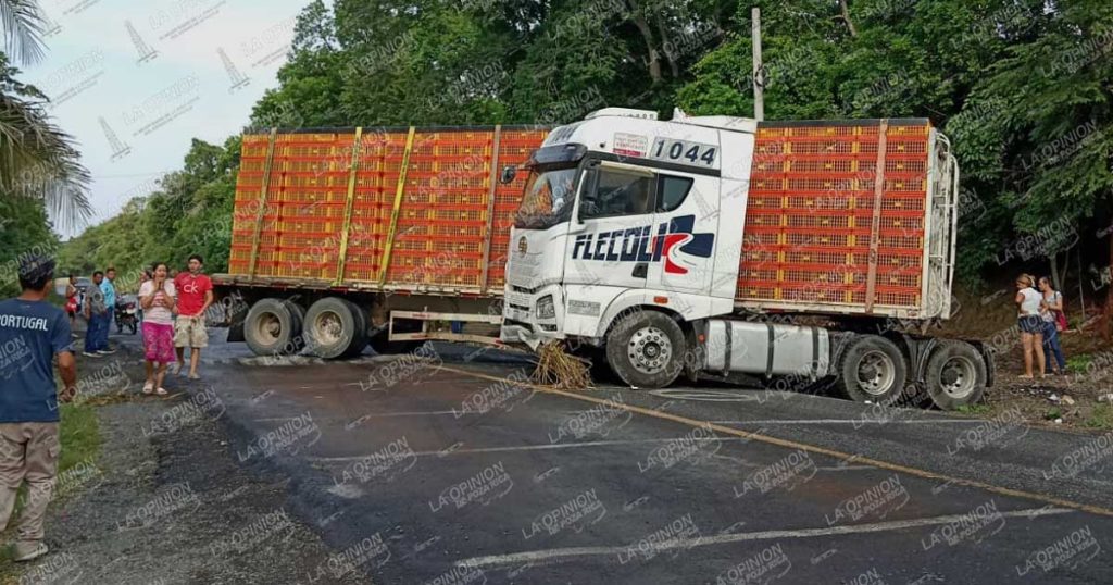 Tragedia: joven motociclista muere en brutal choque contra tráiler Tragedia: joven motociclista muere en brutal choque contra tráiler