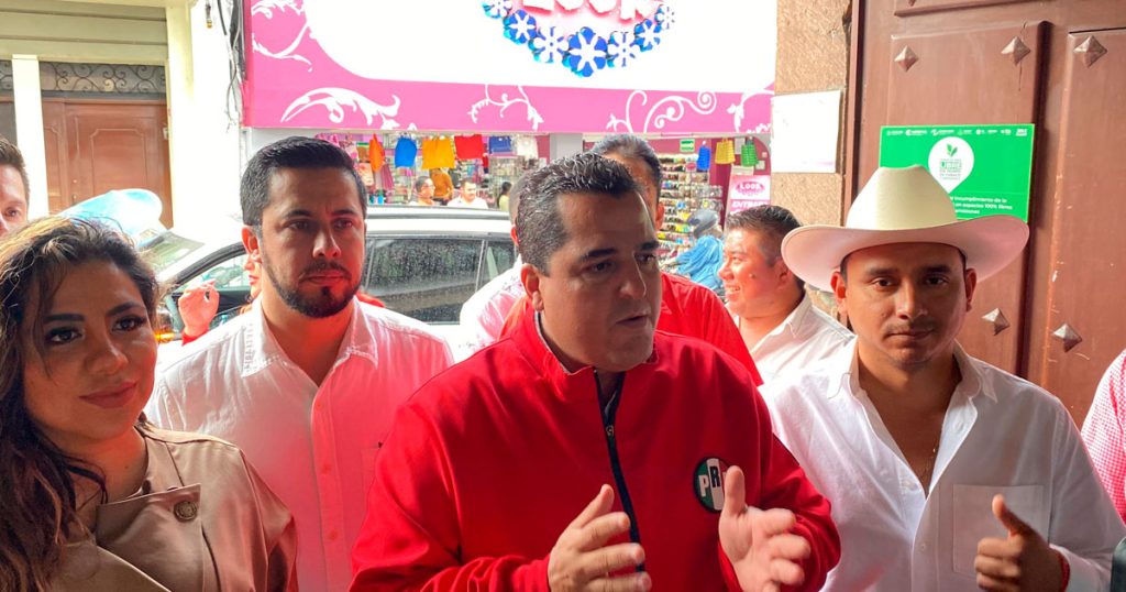 José Luis Ponce recibe constancia como alcalde electo de Chontla José Luis Ponce recibe constancia como alcalde electo de Chontla