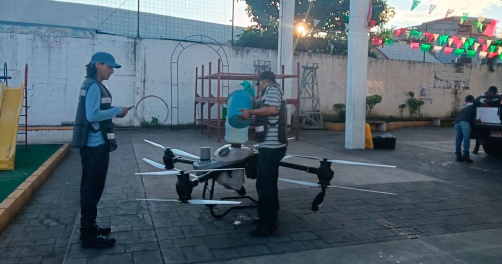 Fumigación en Lázaro Cárdenas con drones para prevenir el dengue Fumigación en Lázaro Cárdenas con drones para prevenir el dengue