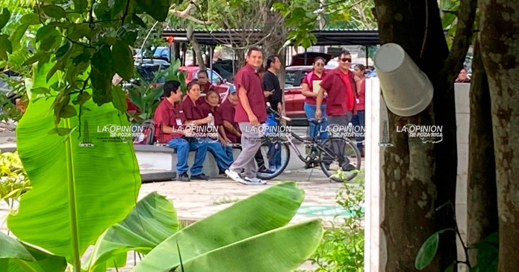Endurecen protesta empleados de limpieza contra IMSS-Bienestar