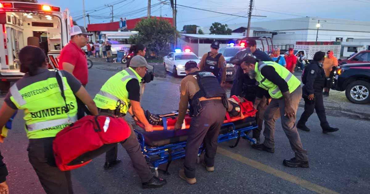 Dos policías municipales resultan heridos en accidente vial
