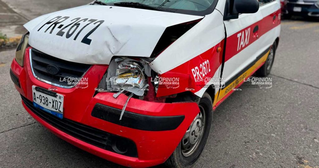 Le dio un llegue; Taxi vs Camioneta Le dio un llegue; Taxi vs Camioneta
