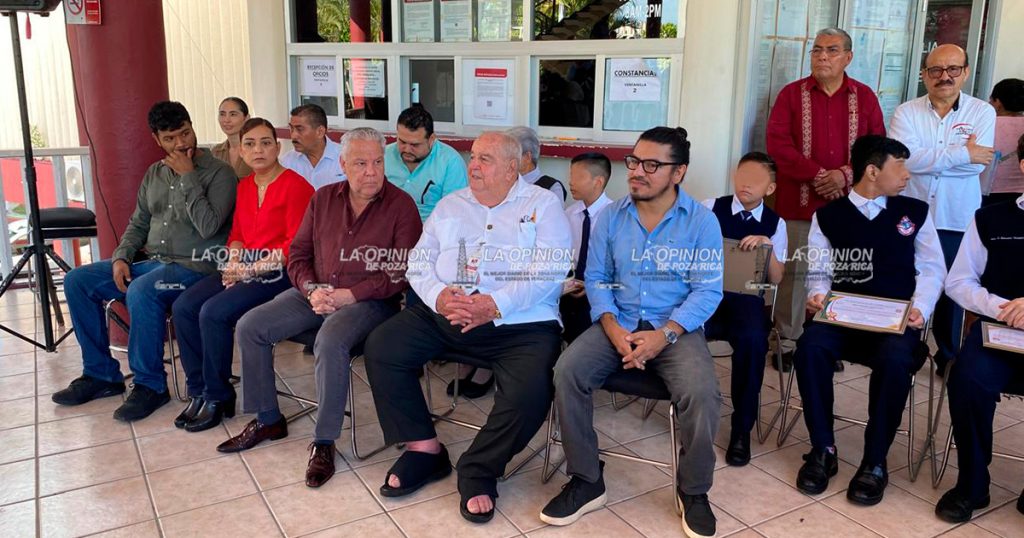 Sigamos el ejemplo de todos los héroes que nos dieron Patria y Libertad Sigamos el ejemplo de todos los héroes que nos dieron Patria y Libertad