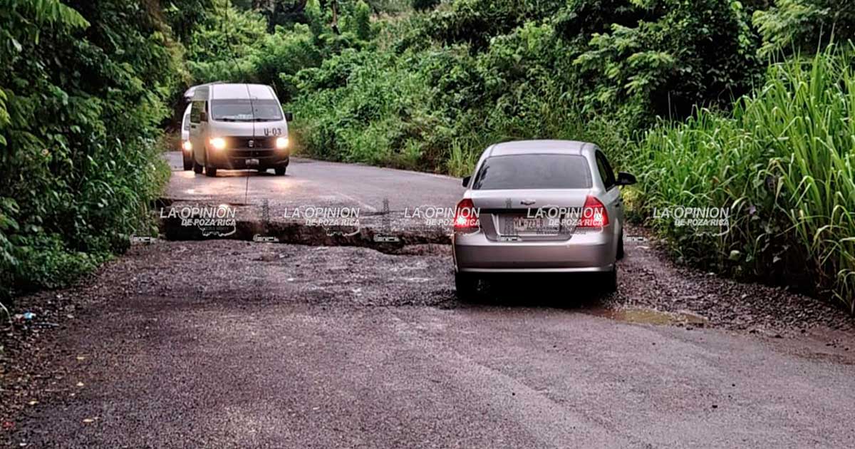 Socavones en carretera ponen en riesgo a conductores