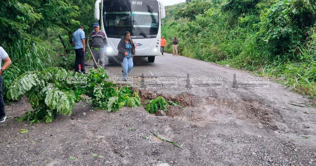 Socavones en carretera ponen en riesgo a conductores