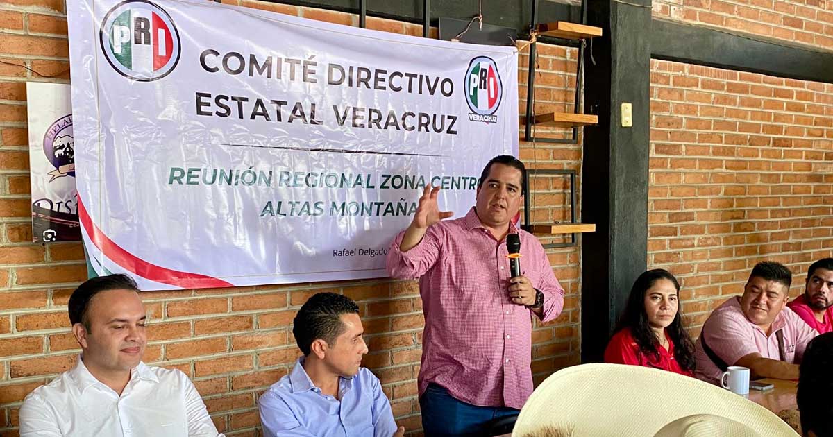 "Mientras Morena hunde a los municipios con su incompetencia, el PRI es garantía de buen gobierno": Adolfo Ramírez