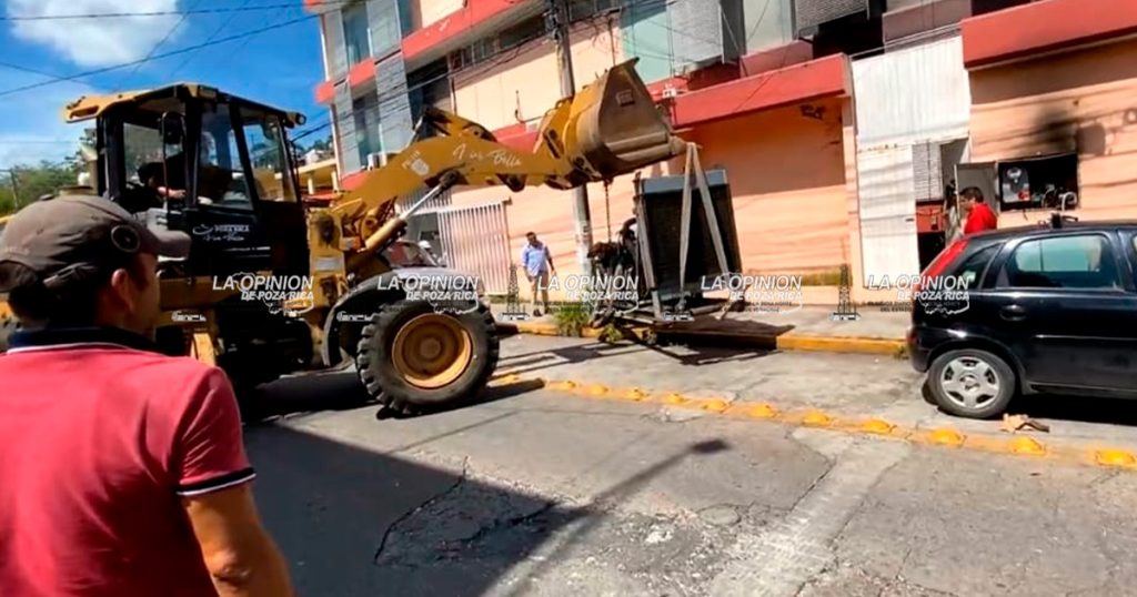 Colocan nuevo transformador en el centro de carga del edificio administrativo Colocan nuevo transformador