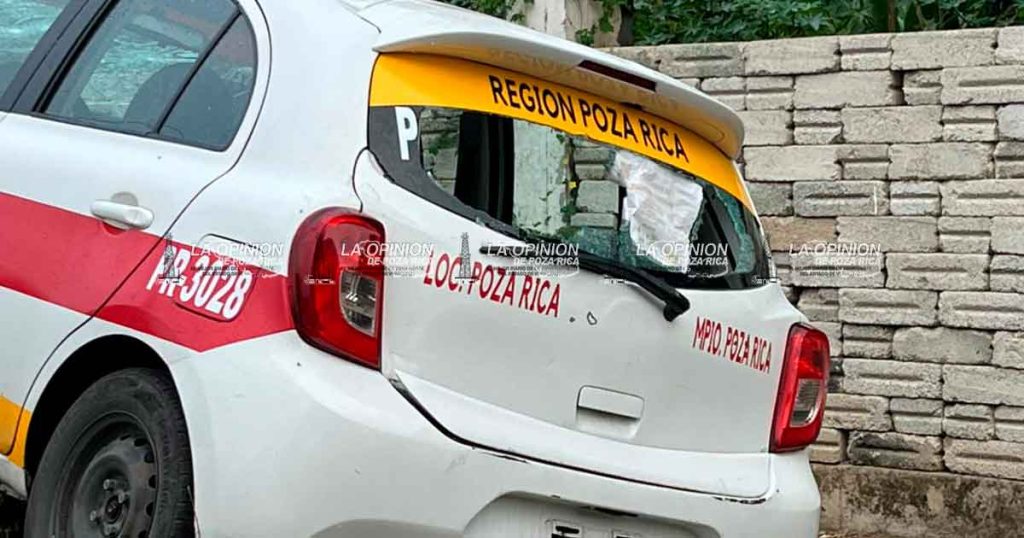 Abandonan taxi en Tihuatlán Abandonan taxi en Tihuatlán