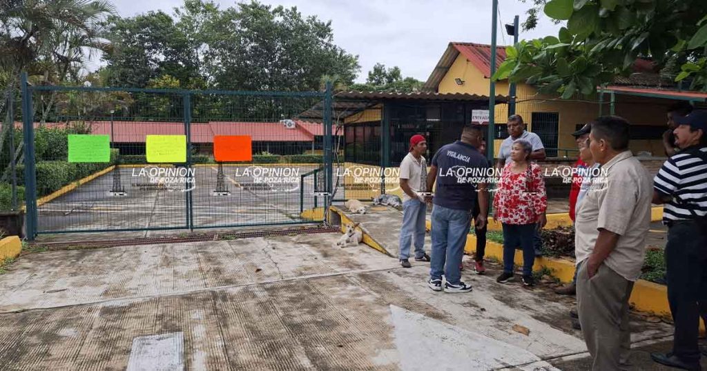 Trabajadores del Takilhsukut se manifiestan Trabajadores del Takilhsukut se manifiestan