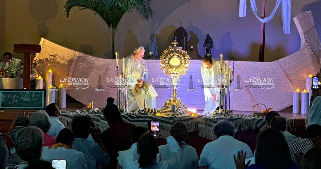 El padre Juan Solana está “tocando al manto de Jesús” El padre Juan Solana está “tocando al manto de Jesús”