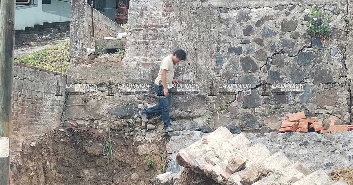 Familia despojada de la servidumbre de paso en la colonia Laredo Familia despojada de la servidumbre de paso en la colonia Laredo