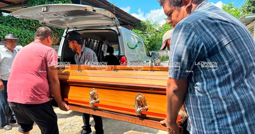 Con homenaje de cuerpo presente despiden a Alberto Ortega Zeferino Con homenaje de cuerpo presente despiden a Alberto Ortega Zeferino