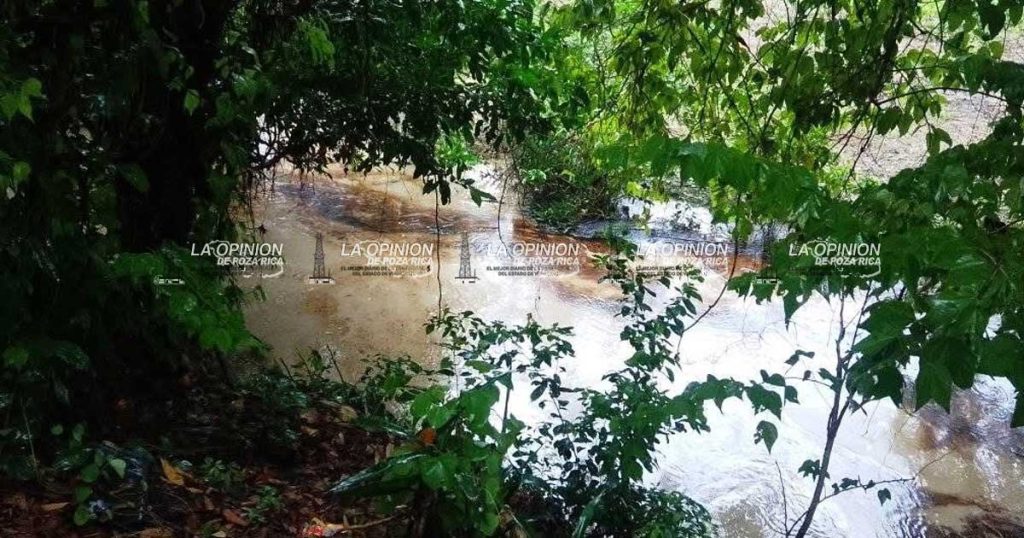 Derrame de aceite los deja sin agua