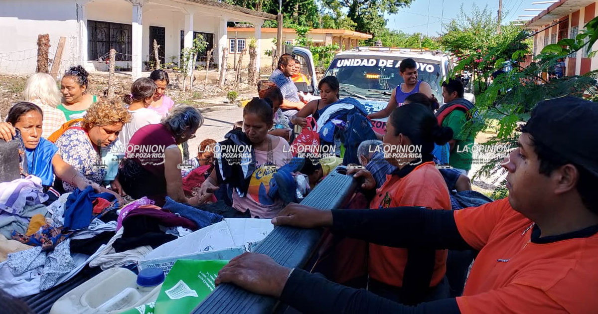 Llevan ayuda a comunidades afectadas de Espinal gracias a la solidaridad de Tecolutla