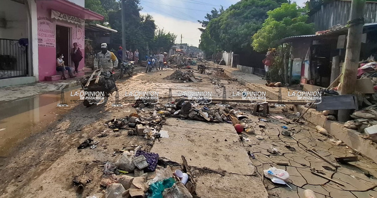 Retiran escombros tras protesta de familias Retiran escombros tras protesta de familias