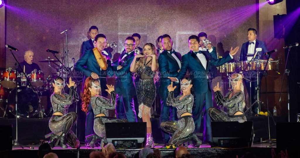 La Sonora Santanera junto a Carlos Cuevas hicieron vibrar a Veracruz La Sonora Santanera junto a Carlos Cuevas hicieron vibrar a Veracruz
