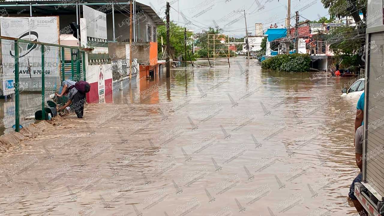 Trabajadores del Ayuntamiento atrapados en el Rastro Municipal