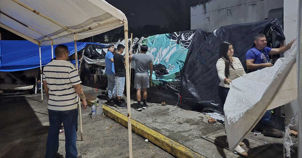 Adanely promete mejorar sala de espera del hospital