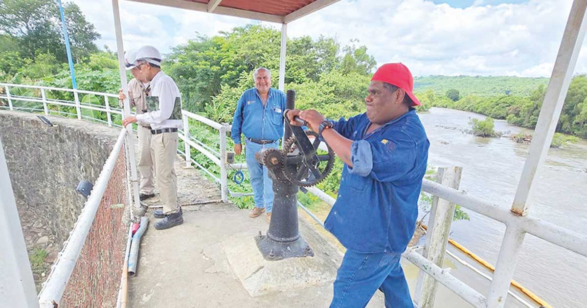 ¡RESTABLECEN AGUA POTABLE!