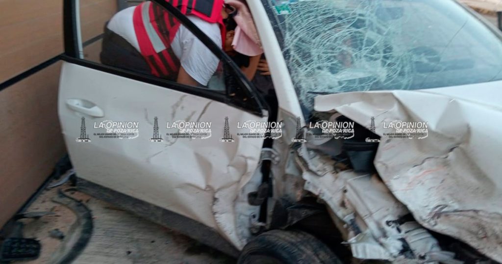 Dos lesionados en choque en la cabecera municipal de Gutiérrez Zamora