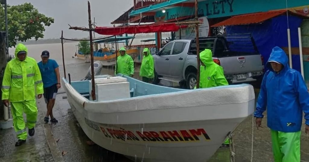 Activan refugios temporales en Tecolutla ante incremento del nivel del río