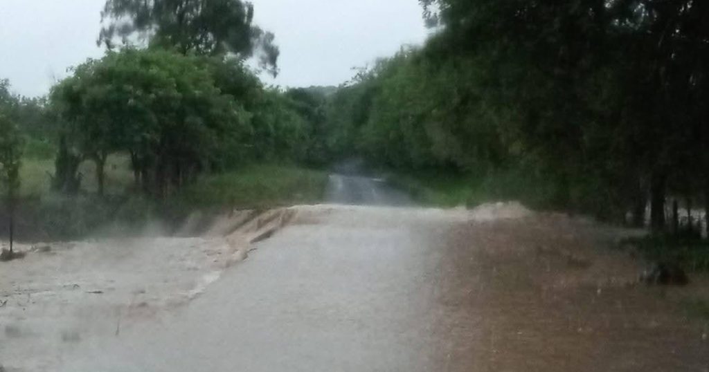 Alertan por socavón en El Vado de arroyo seco Alertan por socavón en El Vado de arroyo seco