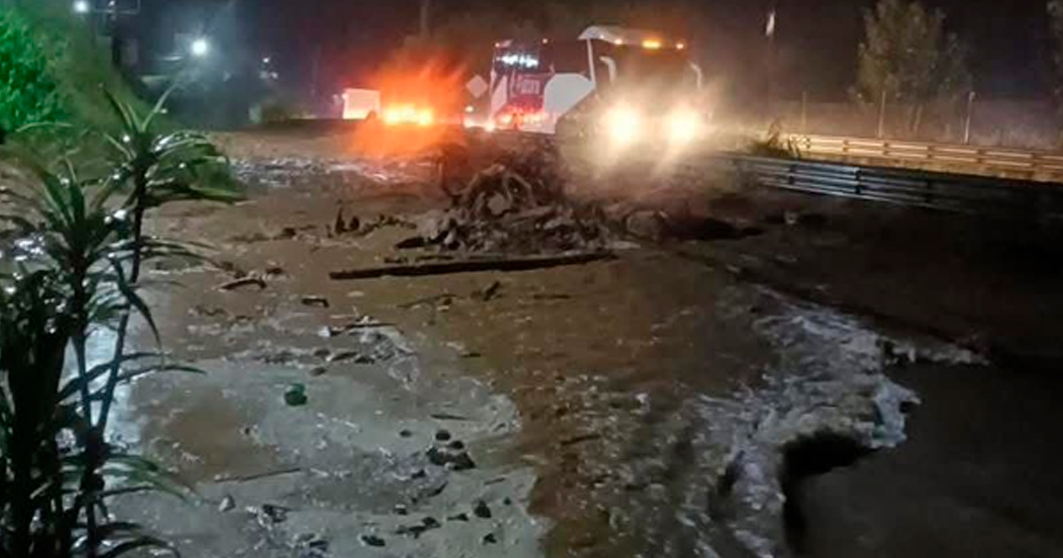 Deslaves en carretera federal México-Tuxpan a la altura de la Terminal de Autobuses