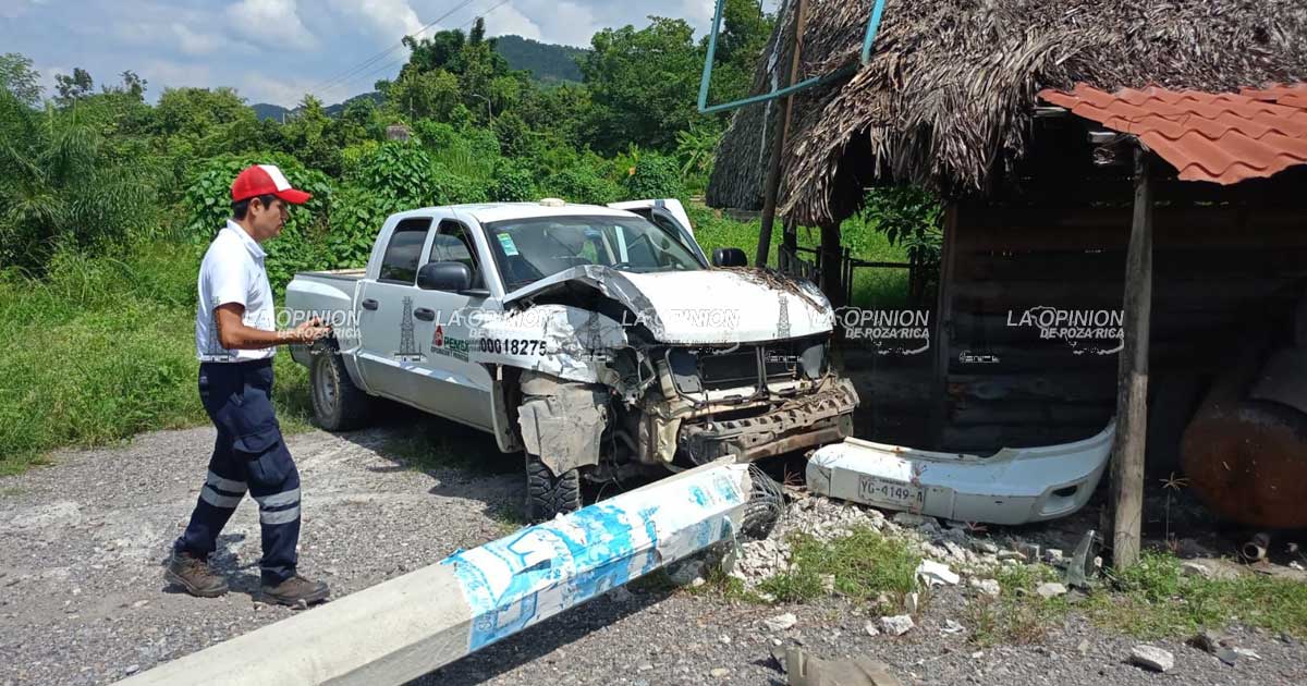 Petrolero derriba poste en El Tajín Petrolero derriba poste en El Tajín