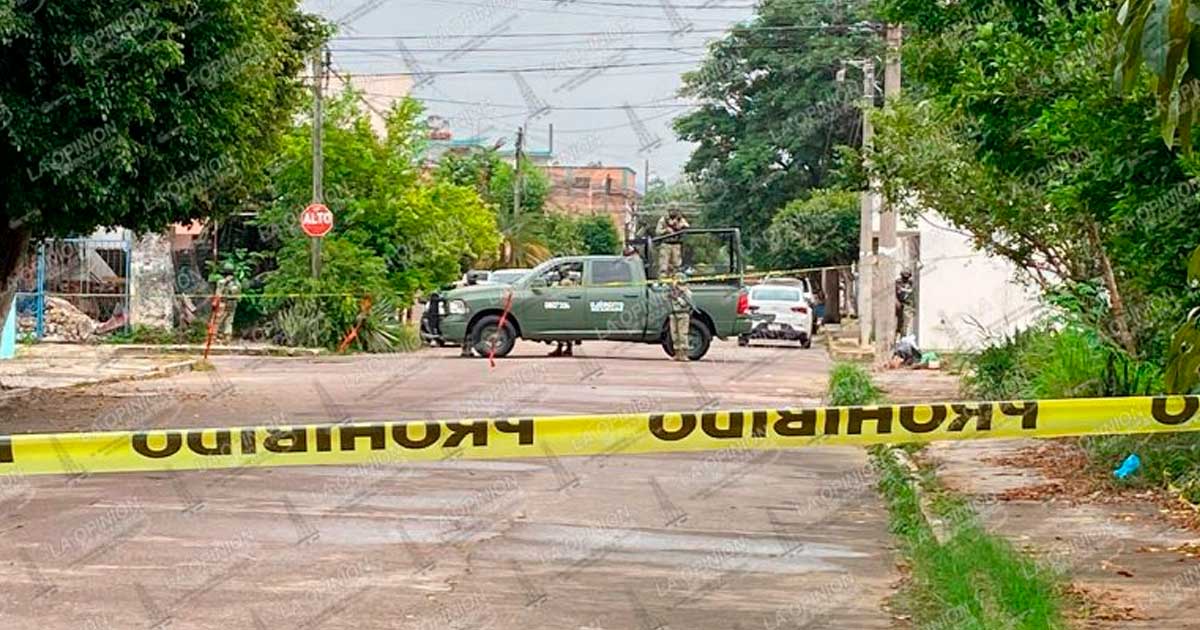 FGE retira vehículos de bodega cateada