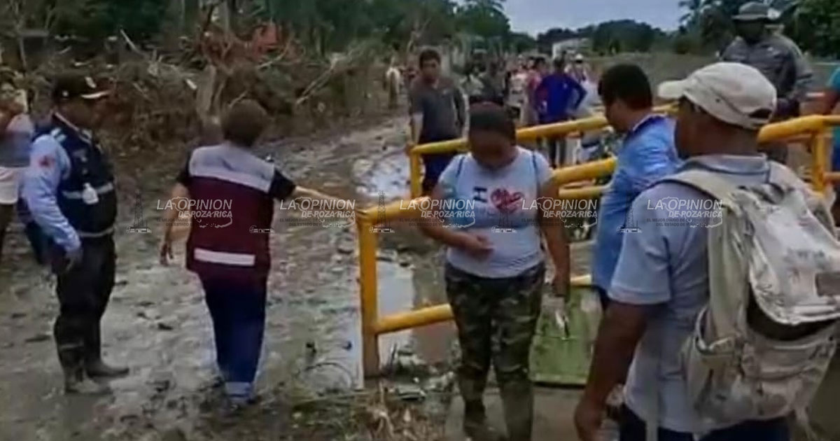 Damnificados corren a la alcaldesa Damnificados corren a la alcaldesa