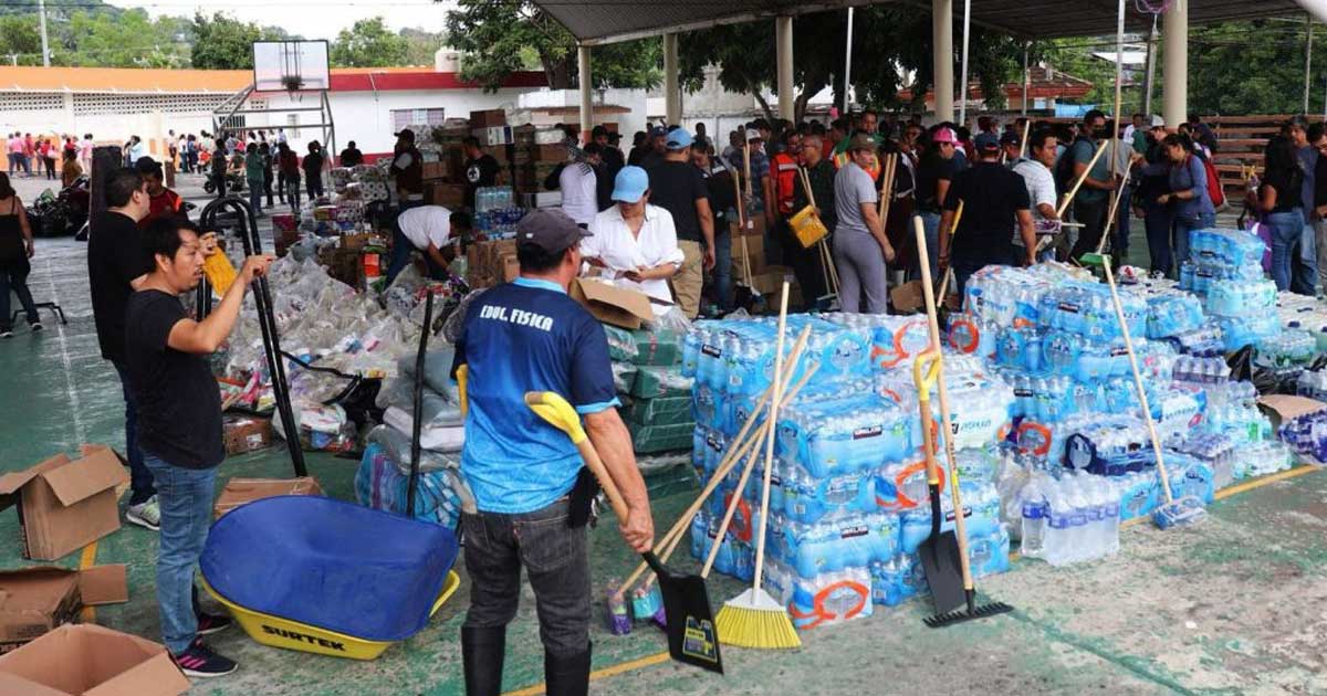 Más de mil trabajadores de la SEV se suman en limpieza de zonas afectadas Más de mil trabajadores de la SEV se suman en limpieza de zonas afectadas