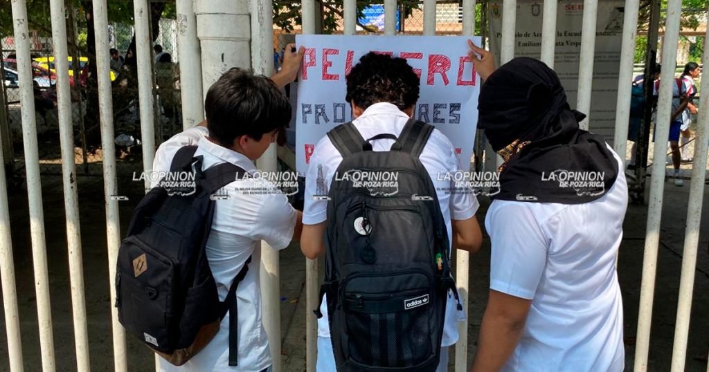 Encubren a maestro acosador e intimidan a estudiantes de la ESBO N. 8 Encubren a maestro acosador e intimidan a estudiantes de la ESBO N. 8