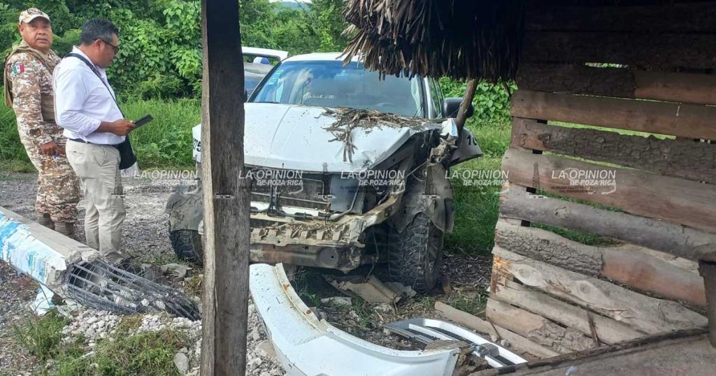 Petrolero derriba poste en El Tajín Petrolero derriba poste en El Tajín